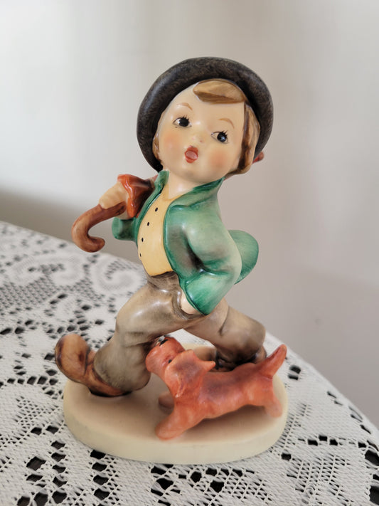 Hummel Goebel "Strolling Along"